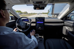 更接近真人驾驶感受，福特汽车新一代主动驾驶辅助系统安全又智能